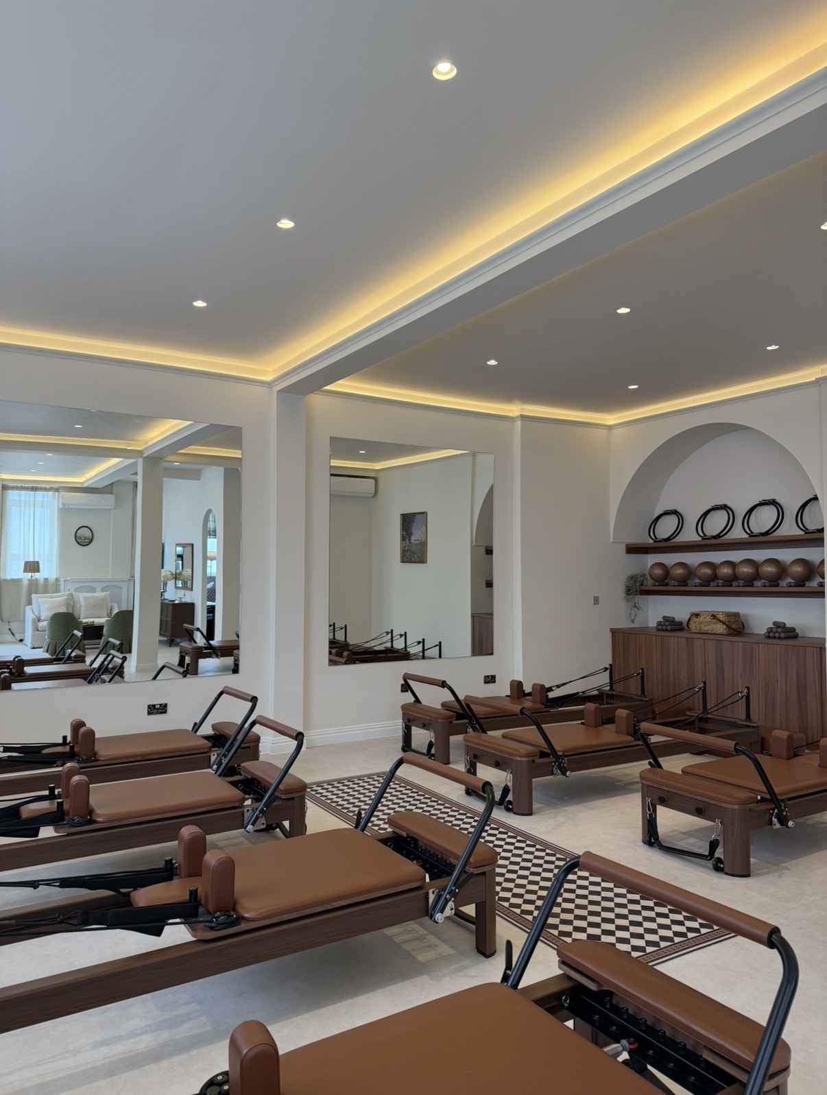 Women's only reformer studio, CR7